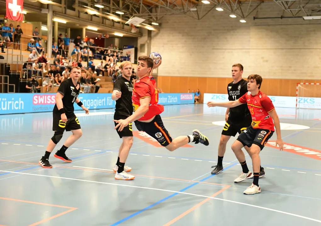 Spain claim Airport Trophy with perfect record