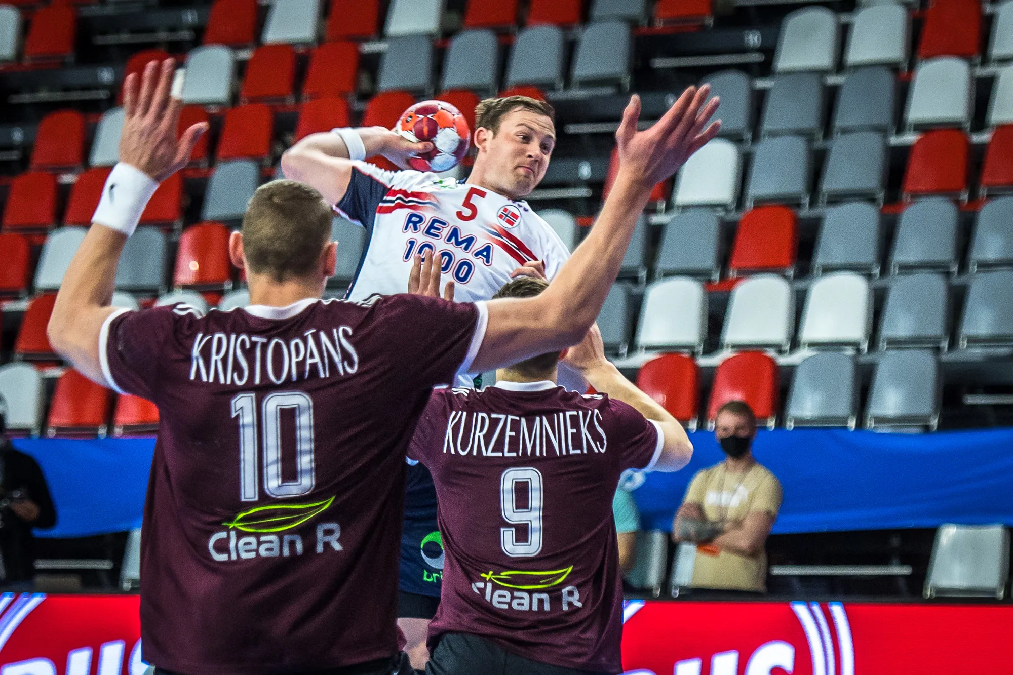 Norway record third win after rocky start