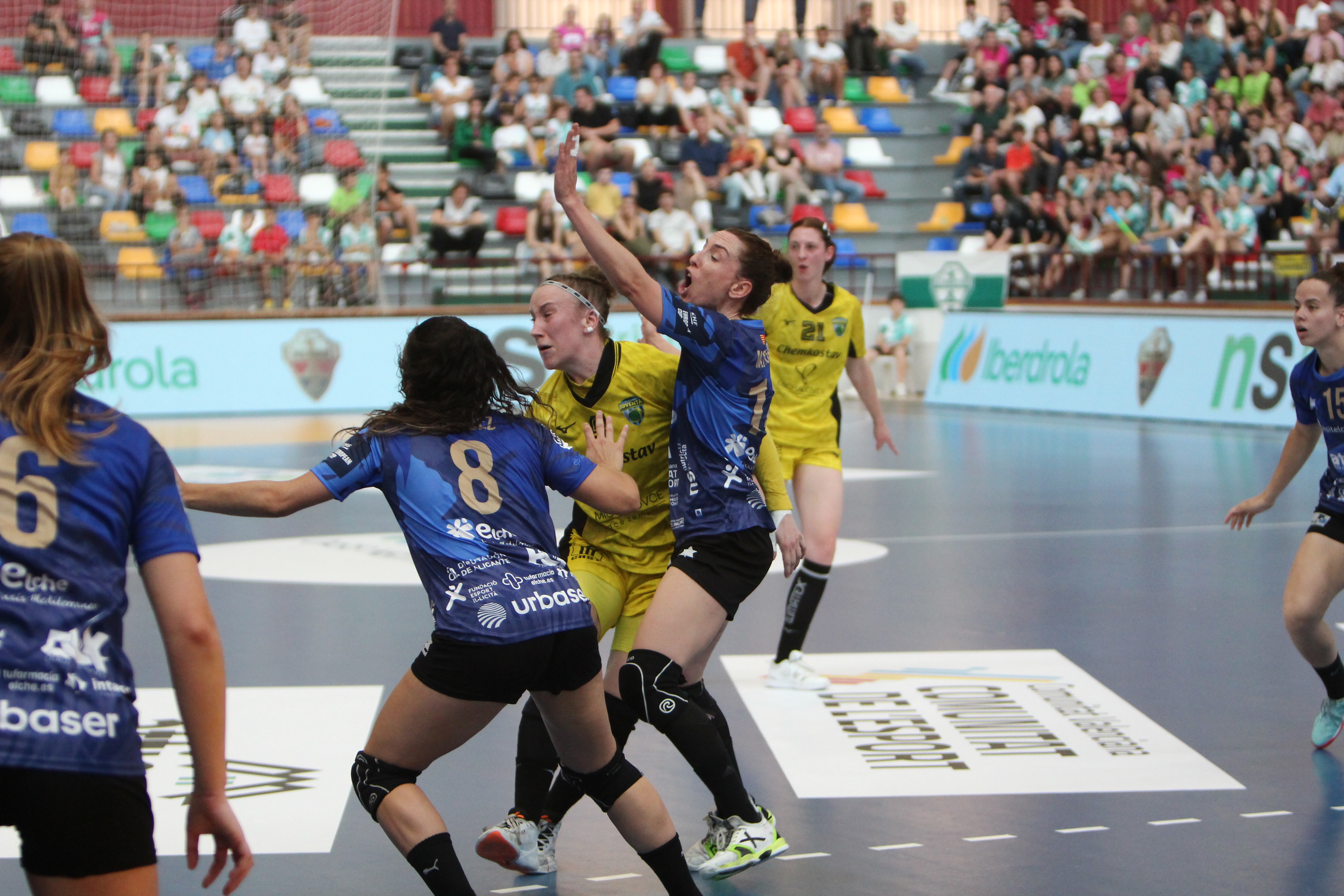 Elche snatch hard-fought win, still all to play for in Slovakia