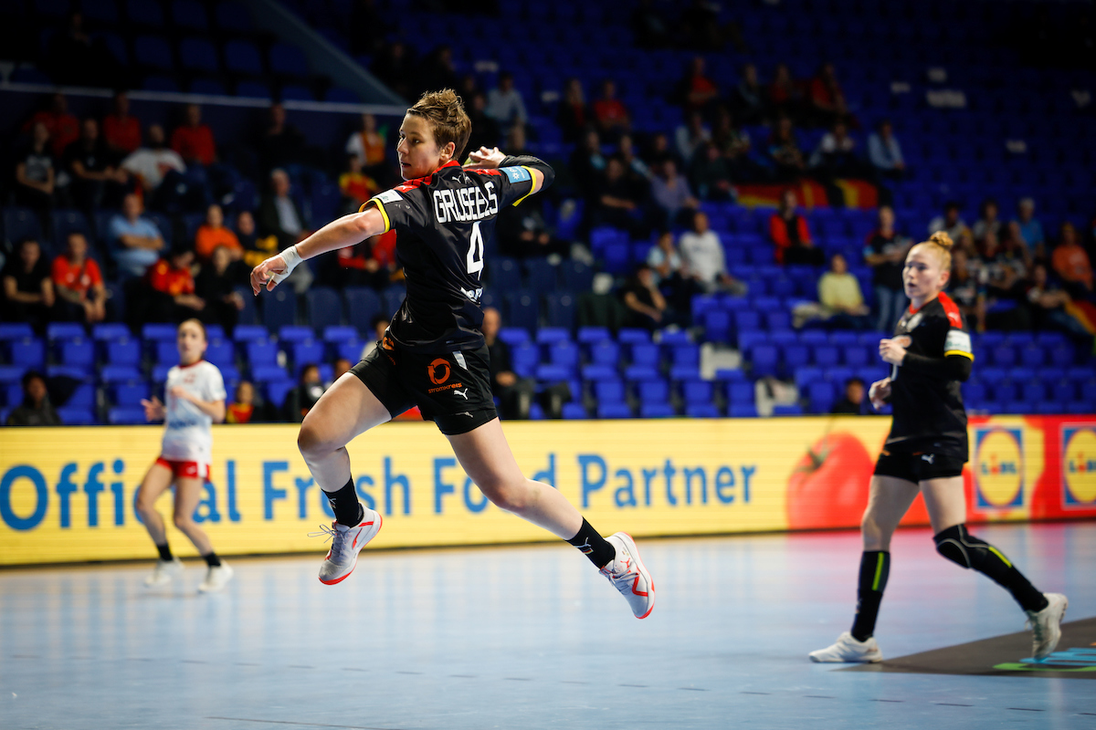 Strong defence helps Germany overcome Poland