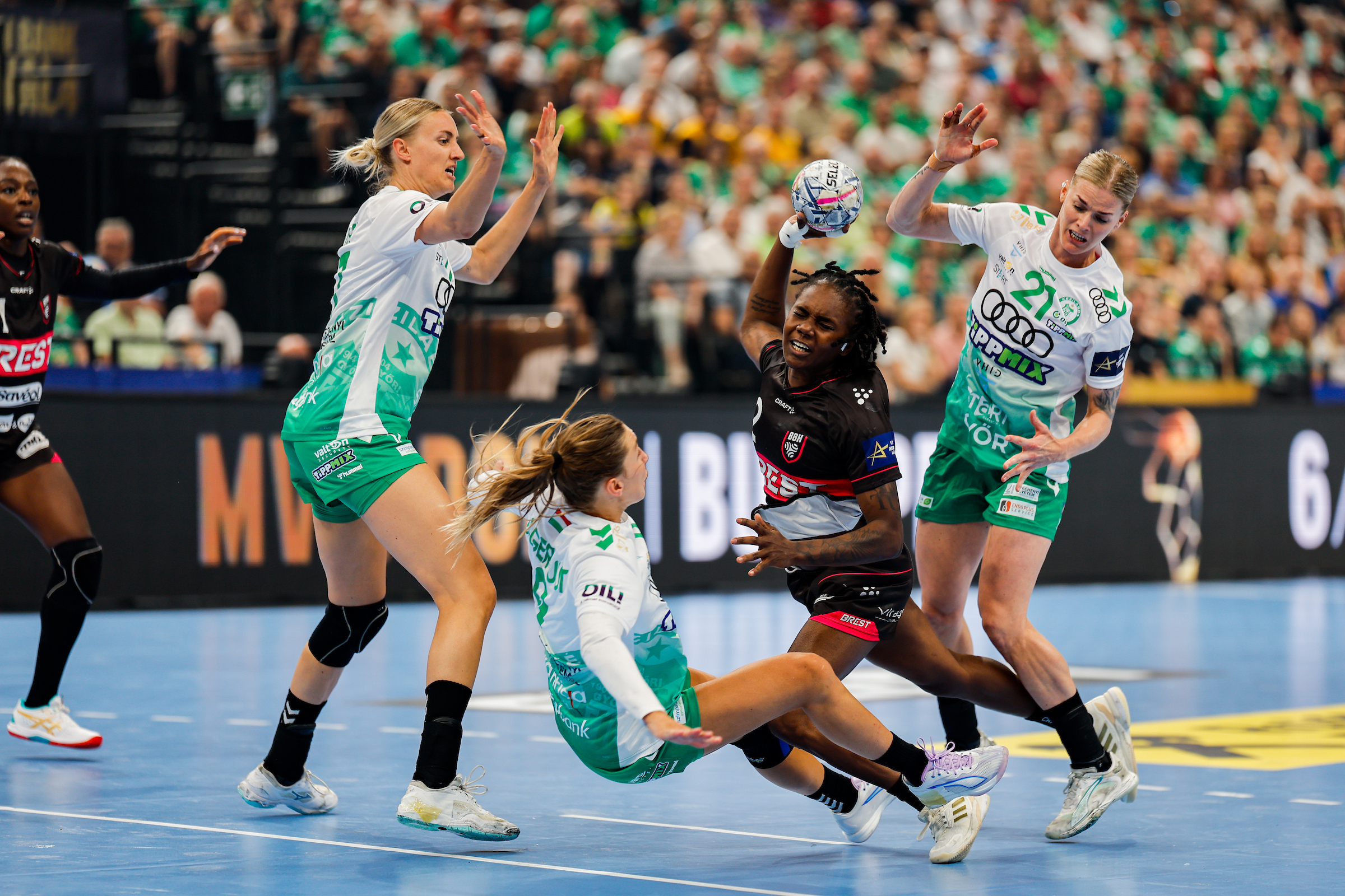 Live blog: Györ take slight lead over Brest