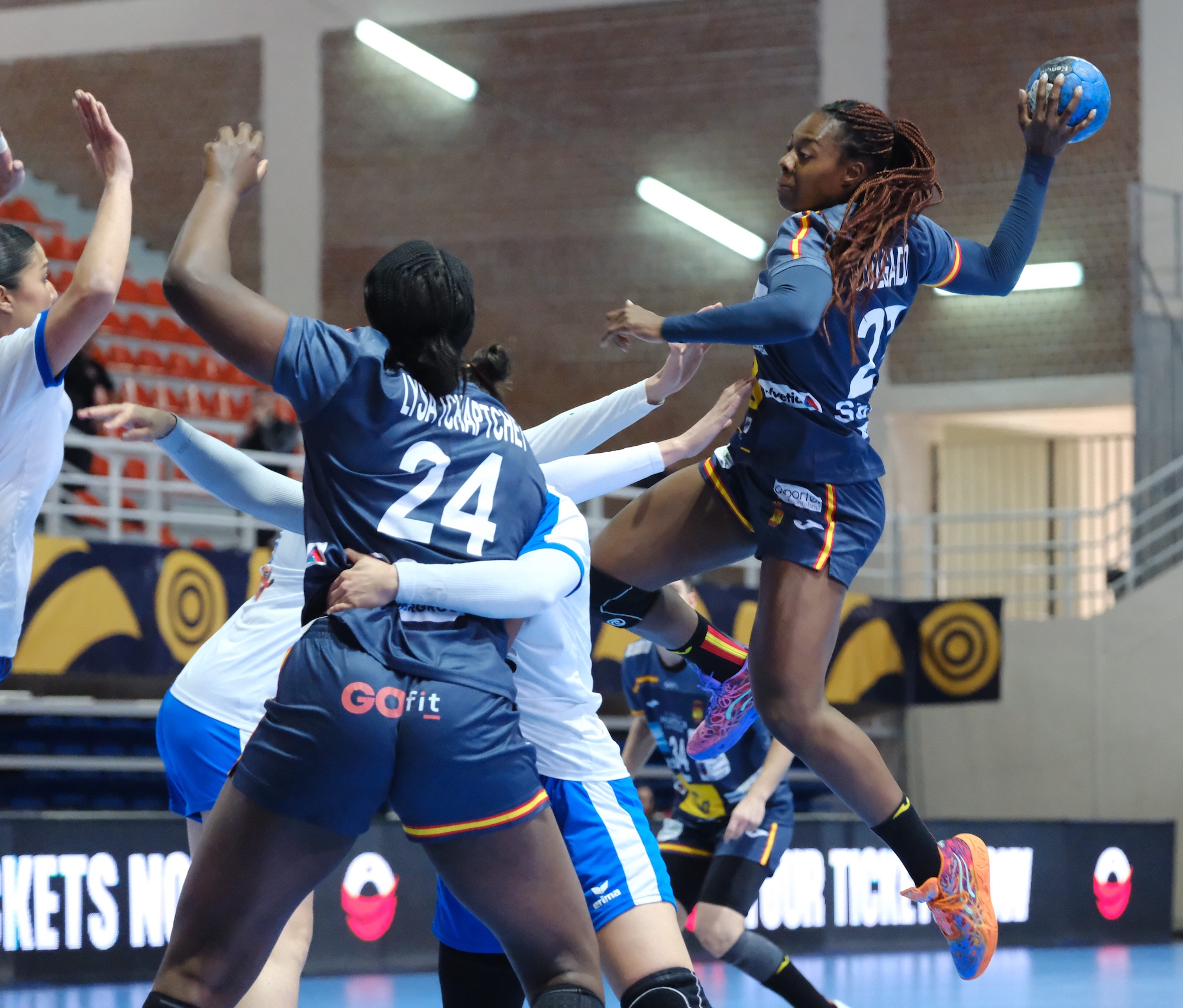 Live blog: Sweden and Spain make it five from five