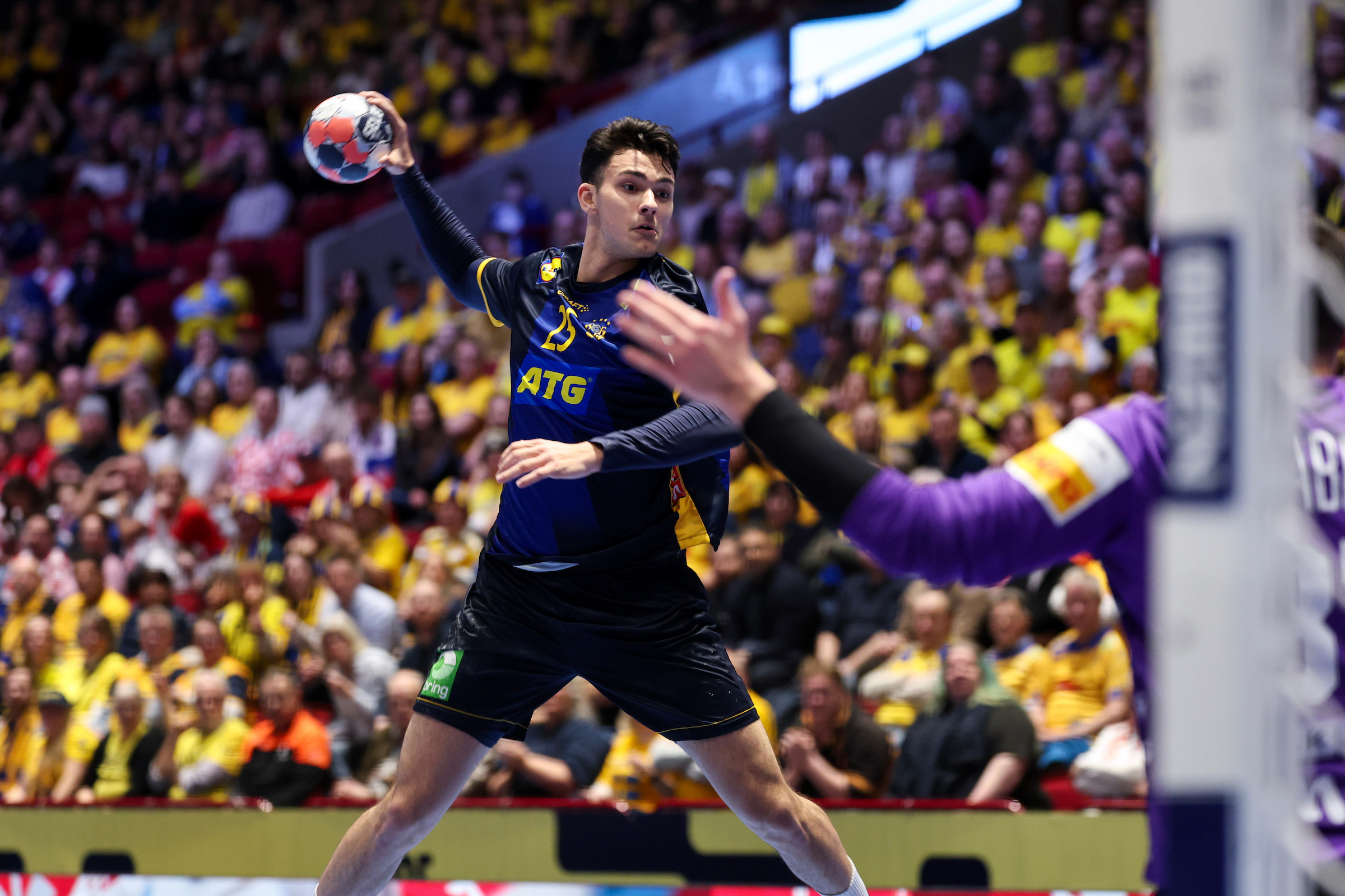 Sweden convince against Georgia to reach main round