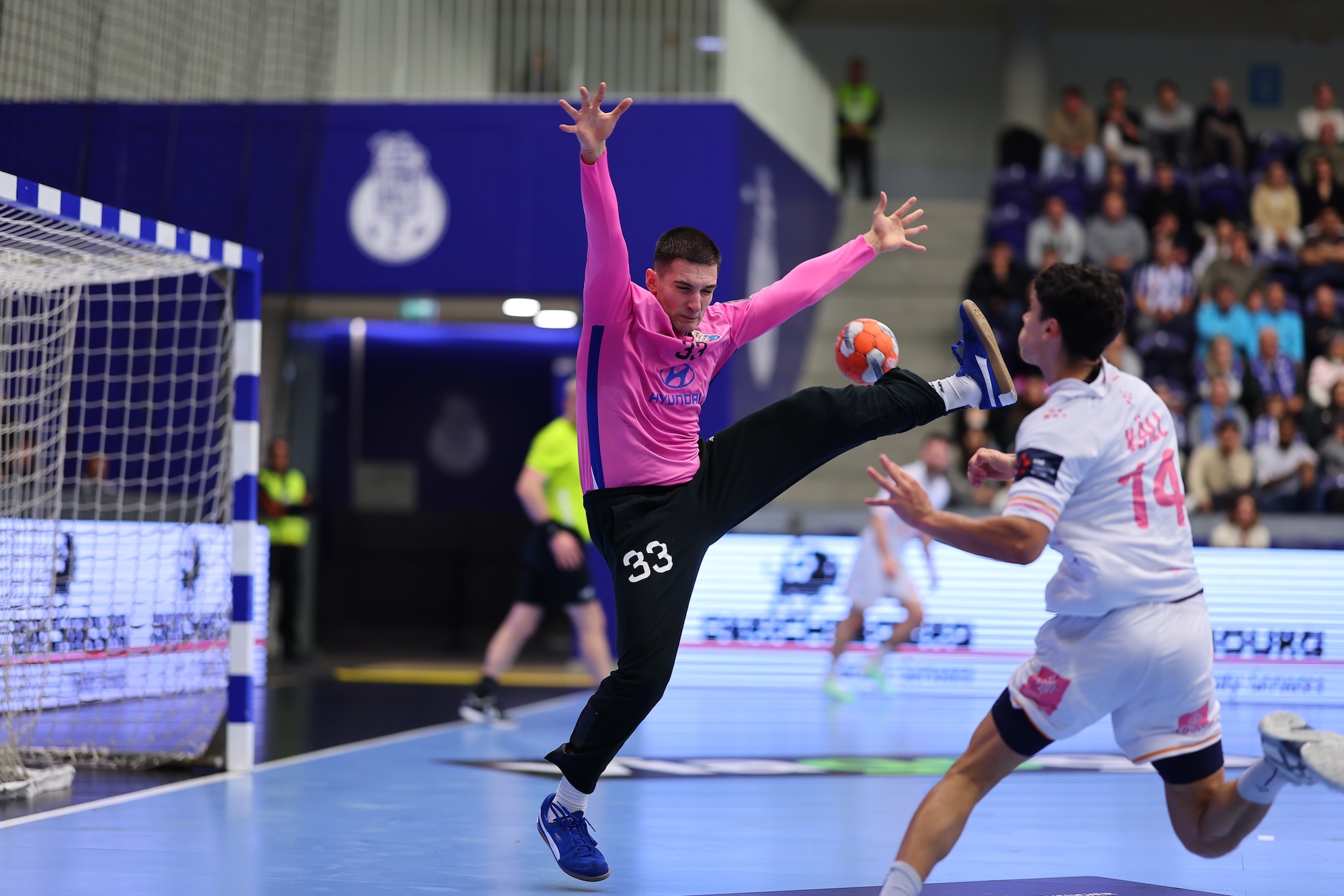 Gummersbach win German derby; Portuguese teams earn home victories