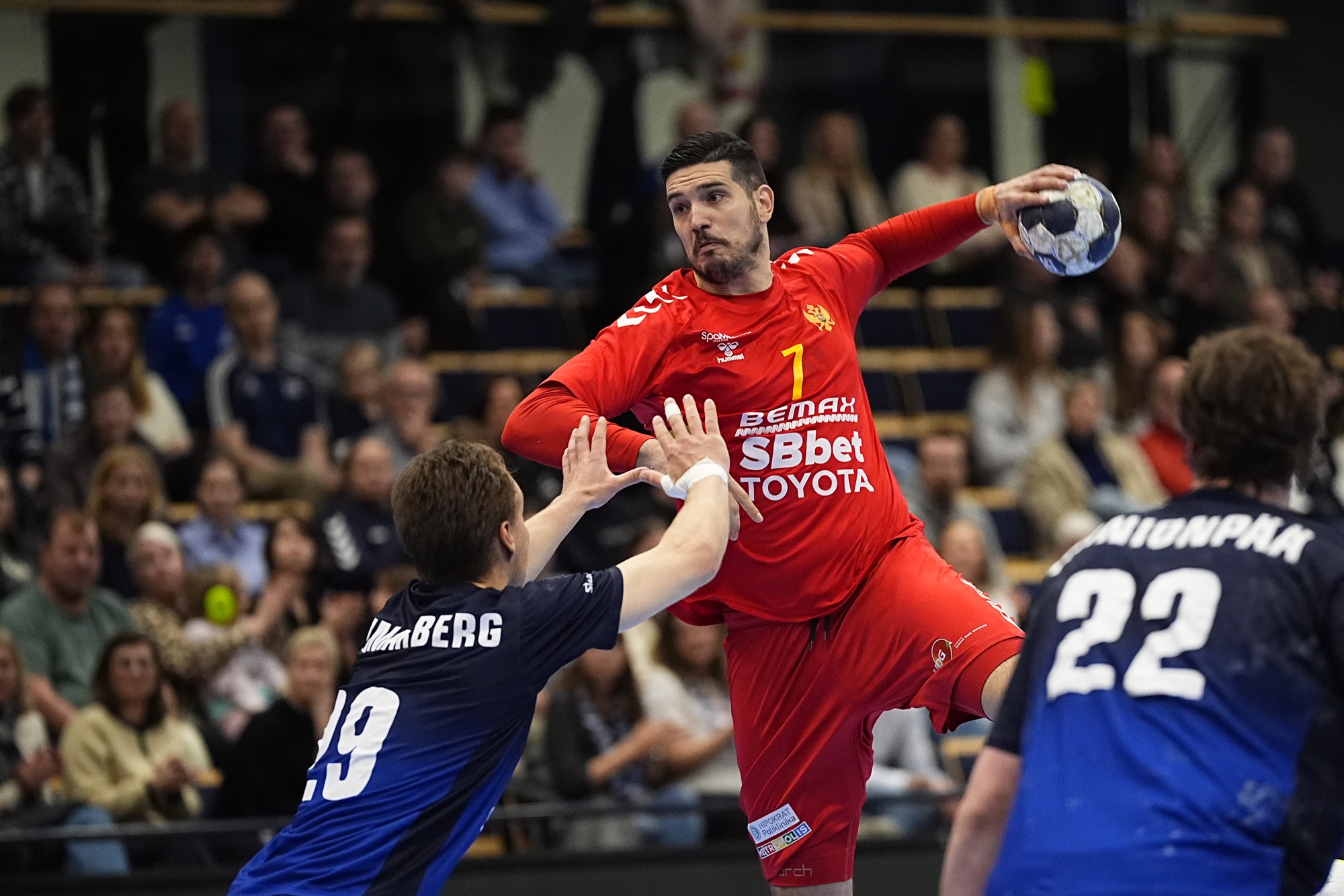 Close duels on road to Men's World Championship play-offs