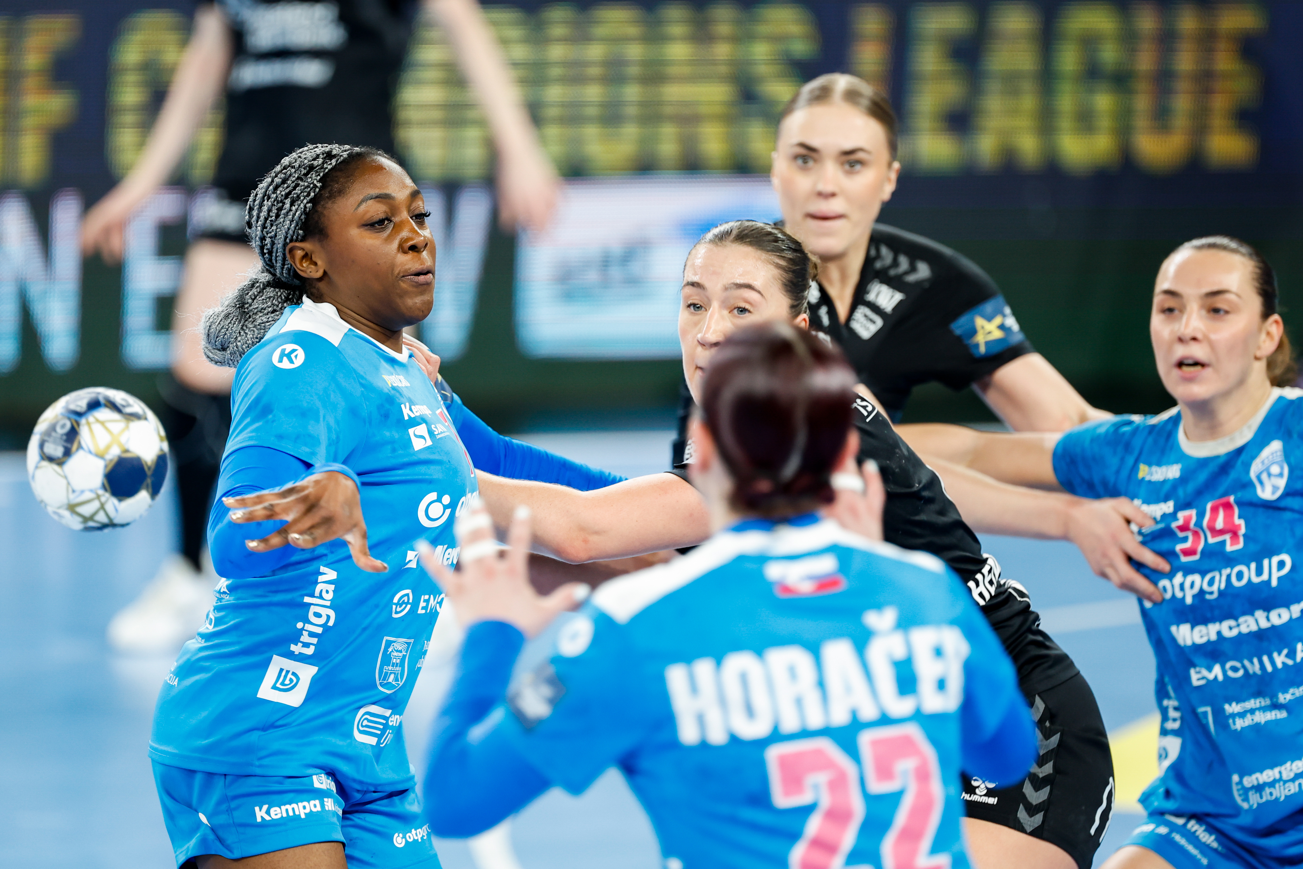 Esbjerg, Brest and CSM claim wins in first round of 2026