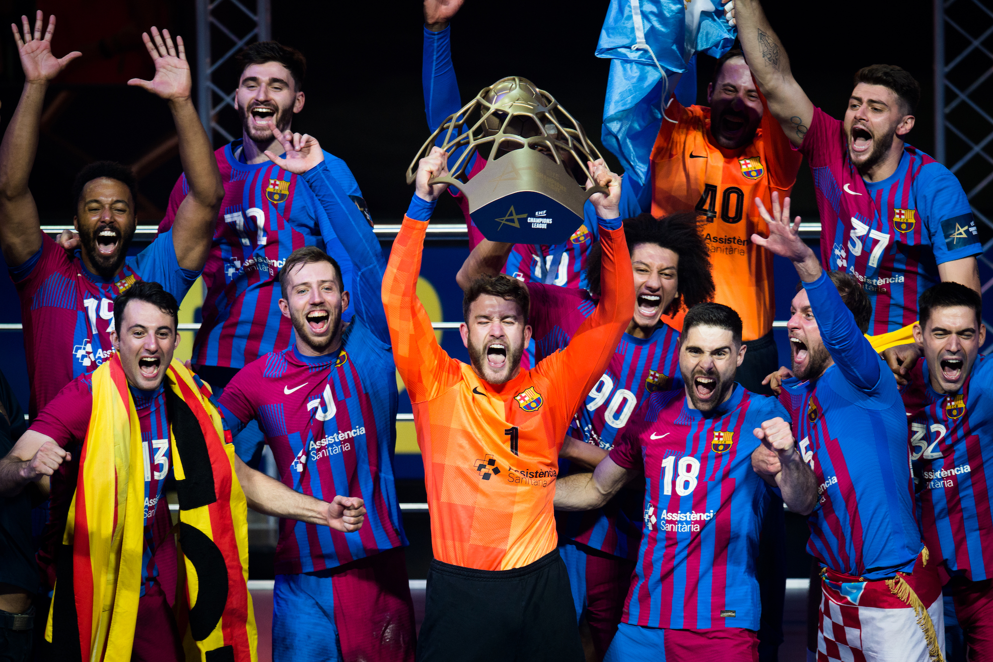 Summary: Barça defend title for 10th trophy 