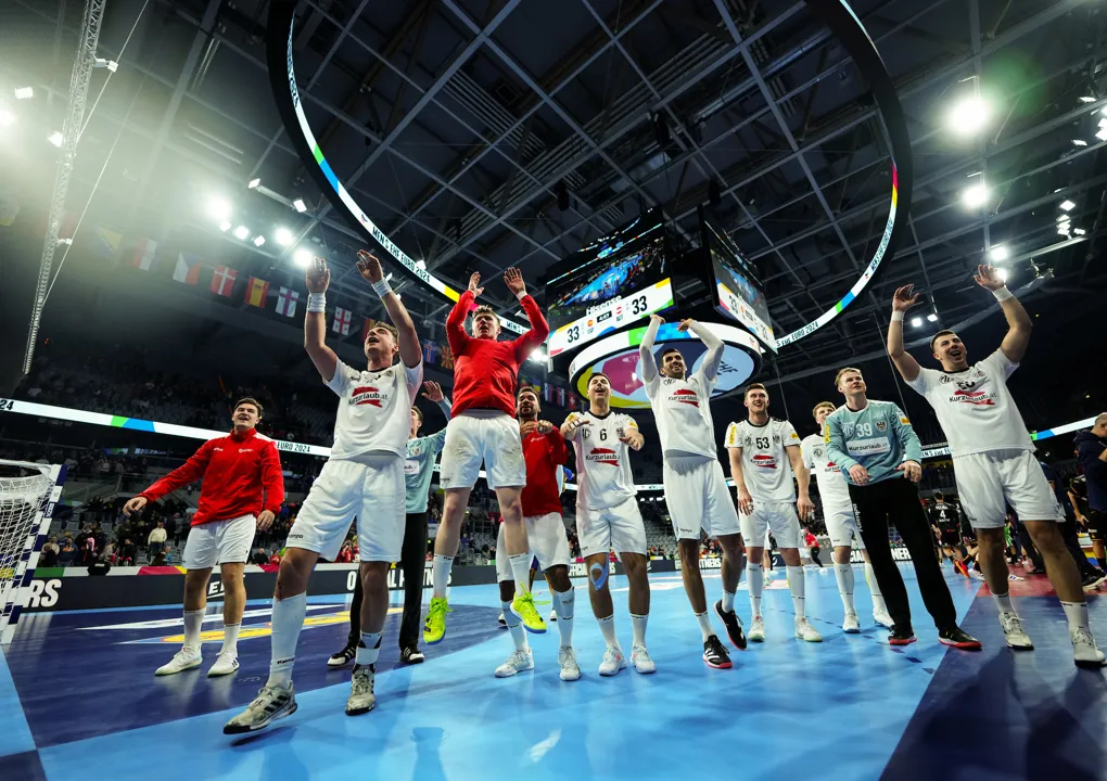 Summary: 2022 silver medallists Spain out as Austrians draw