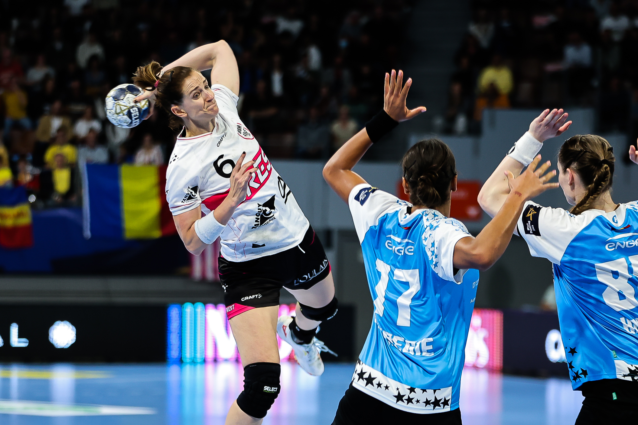 Ana Gros closes in on Club of 1,000