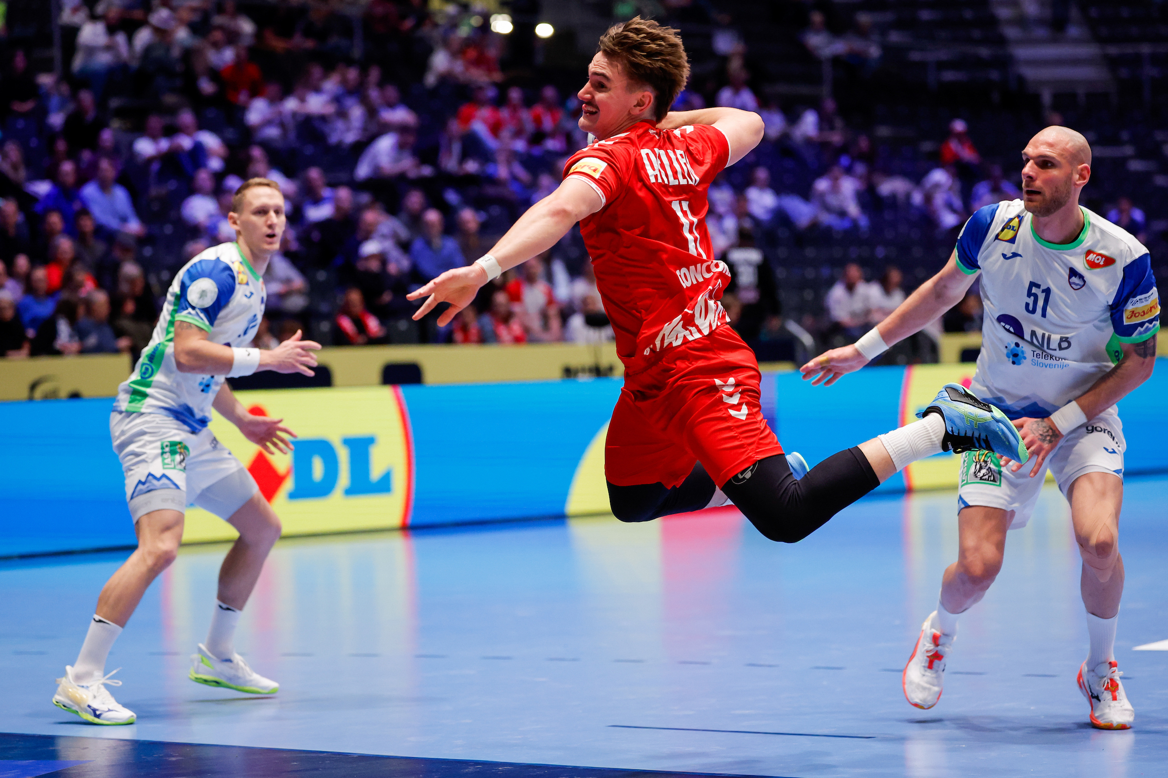 Live blog: Switzerland and Denmark take lead; Italy stay close