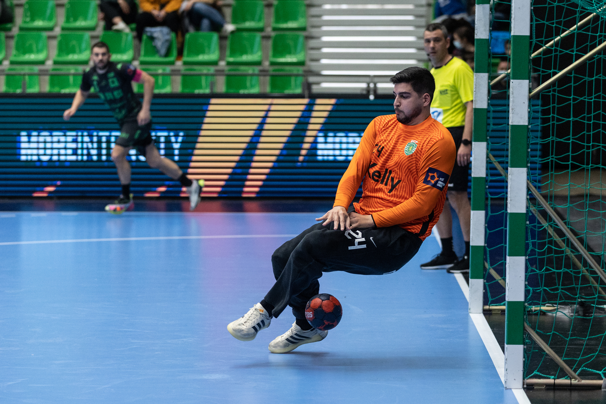 Hero Kiko Costa comes through in thrilling match