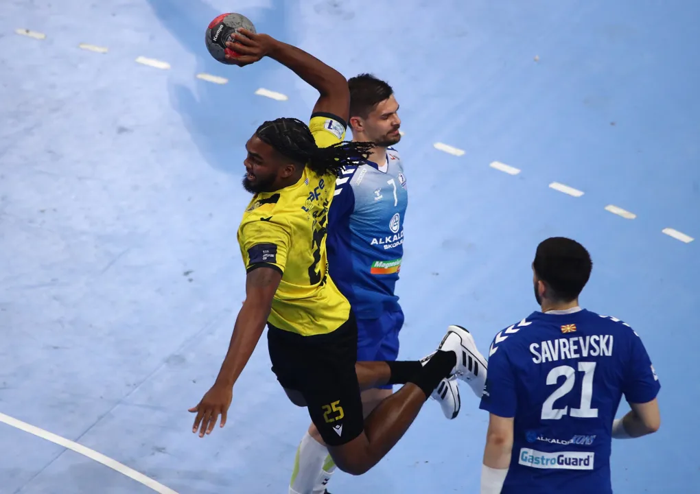 Alkaloid close to historic trophy; Athens need comeback