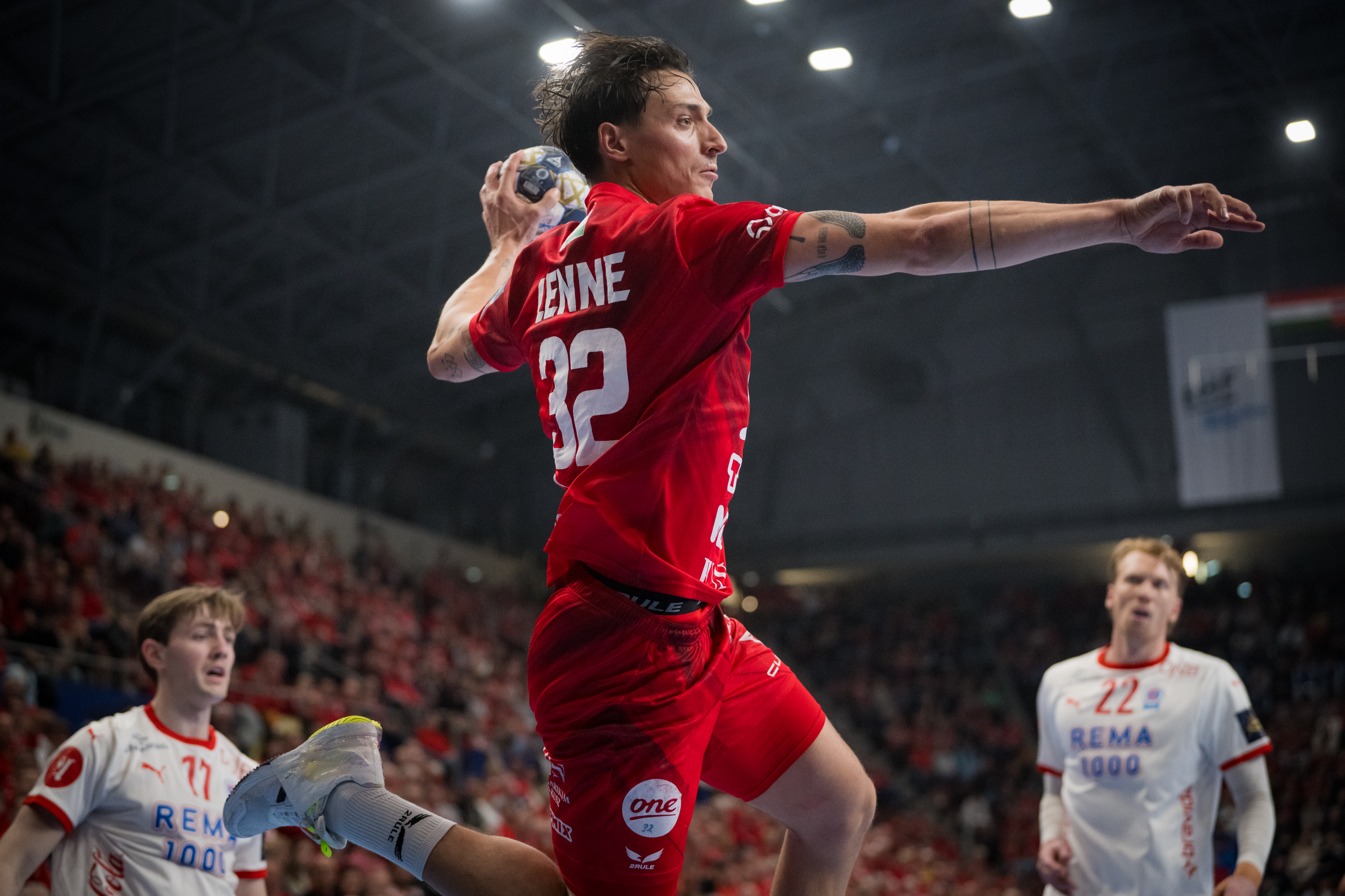 Veszprém and Barça host exciting clashes in final round of 2025