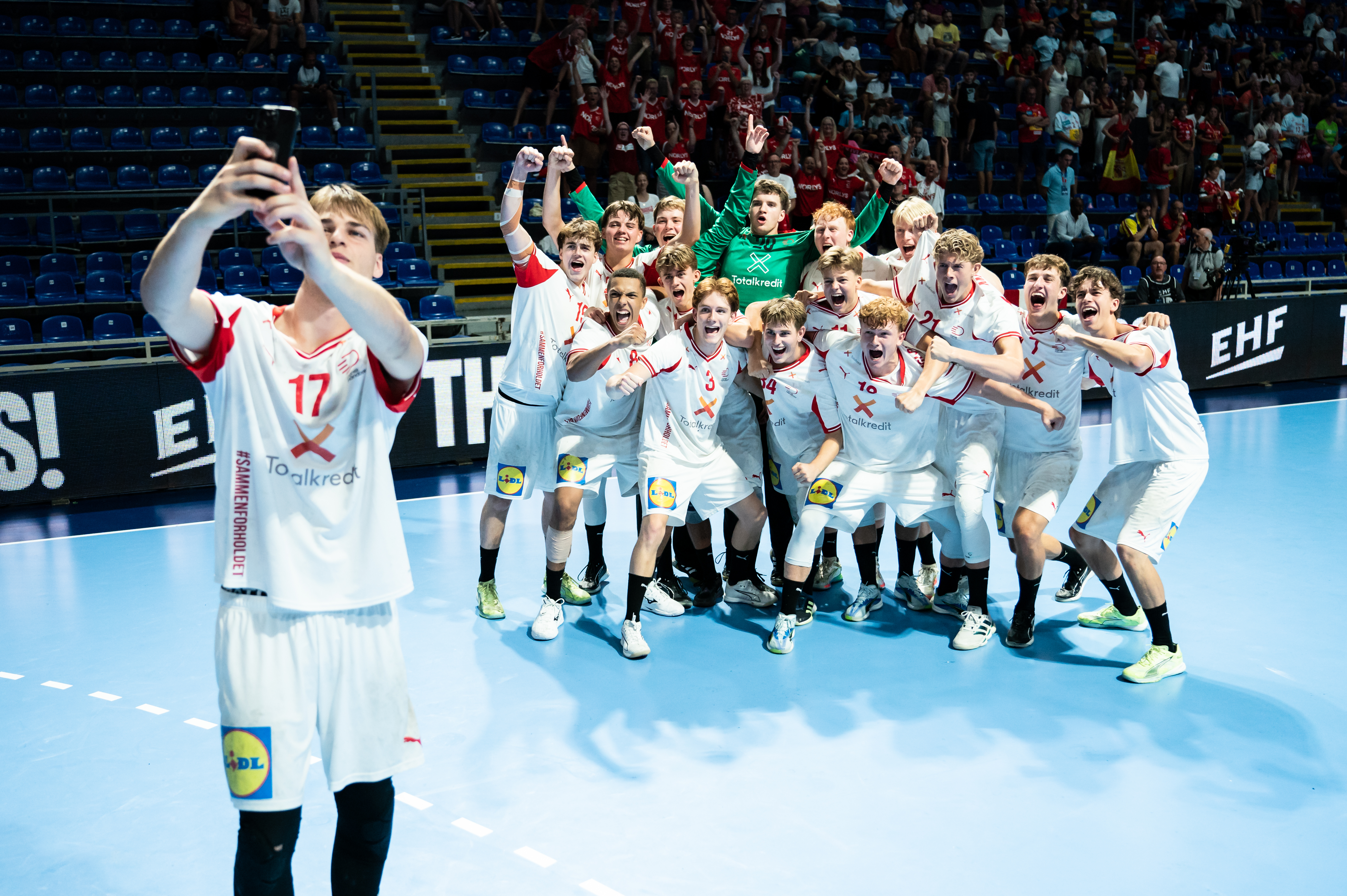 Denmark again outmuscle Spain to clinch bronze at the M18 EHF EURO