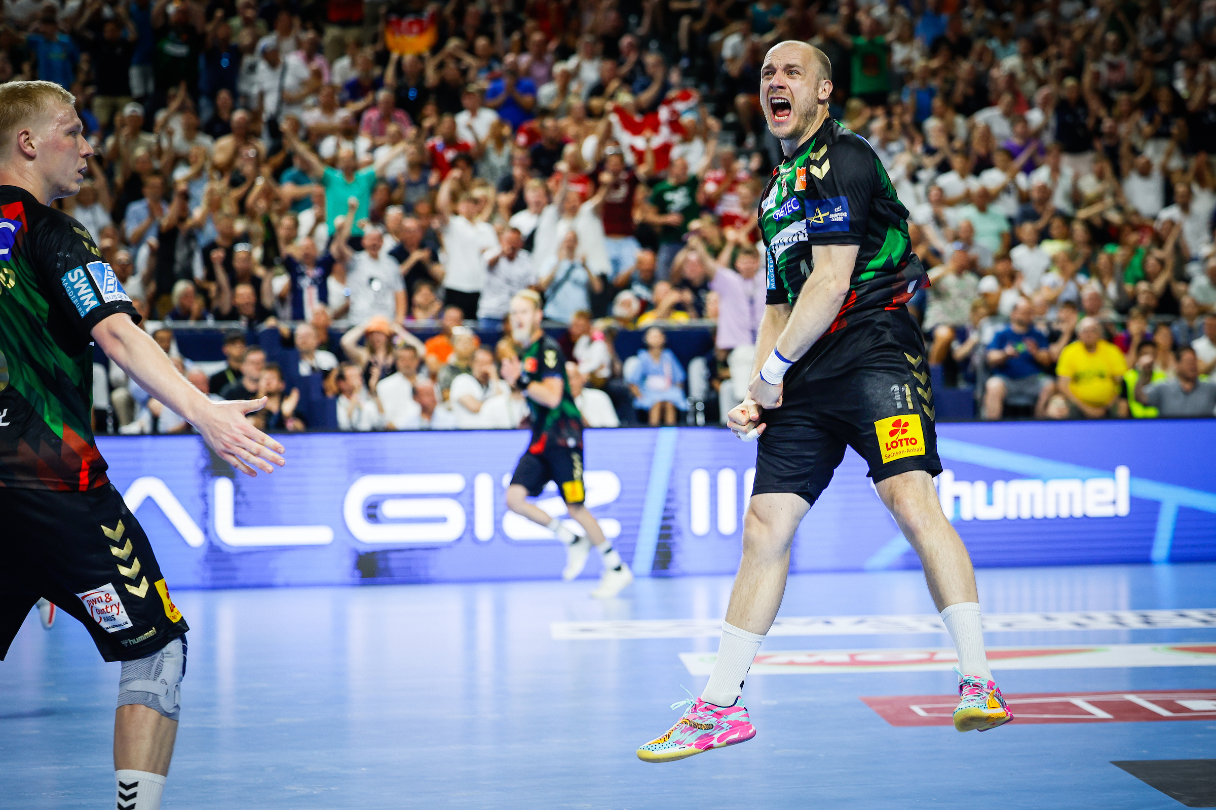 Players and coaches, goals and trophies